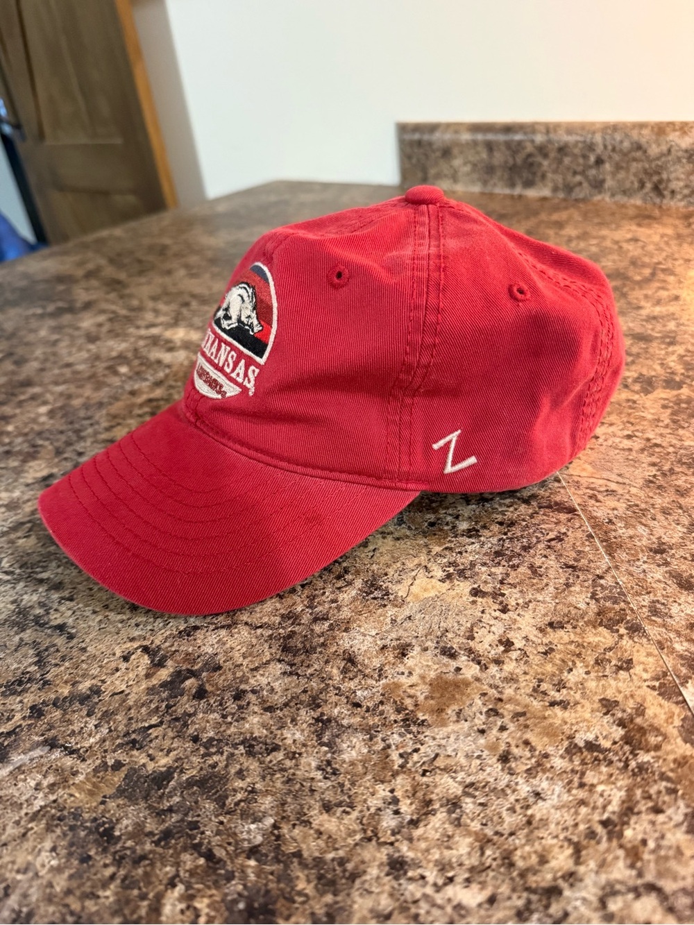 Arkansas Razorbacks Red Baseball Cap - Unbranded - Picture 2 of 3